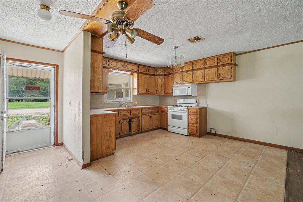 404 N Hardin Avenue Property Photo 12