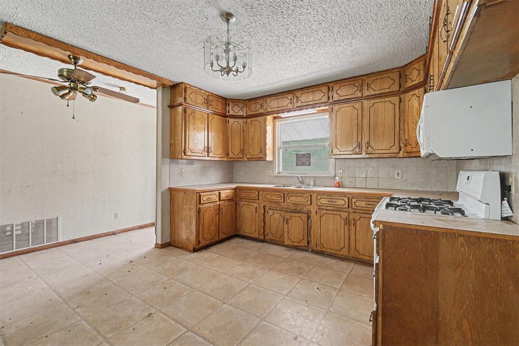 404 N Hardin Avenue Property Photo 13