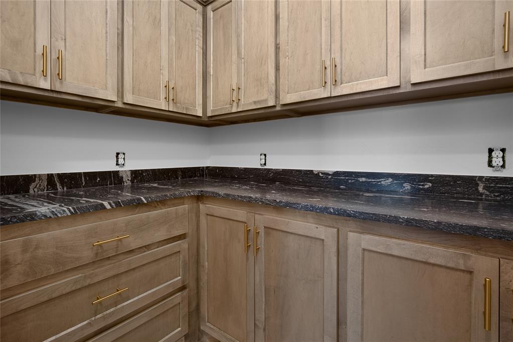 109 W Duane Drive Property Photo 11