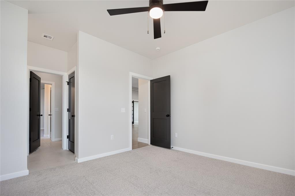 109 W Duane Drive Property Photo 28