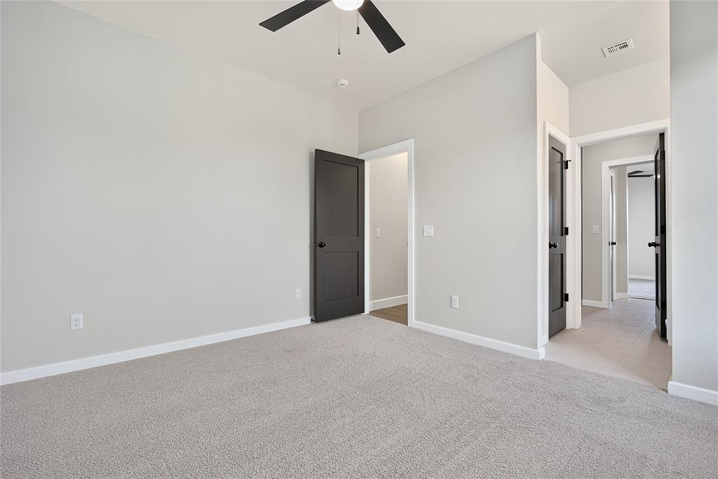 109 W Duane Drive Property Photo 32