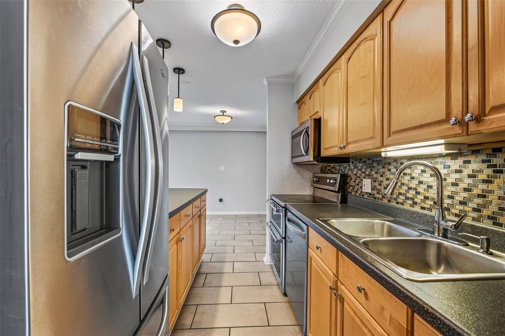 6100 N Brookline Avenue 14 Property Photo 6