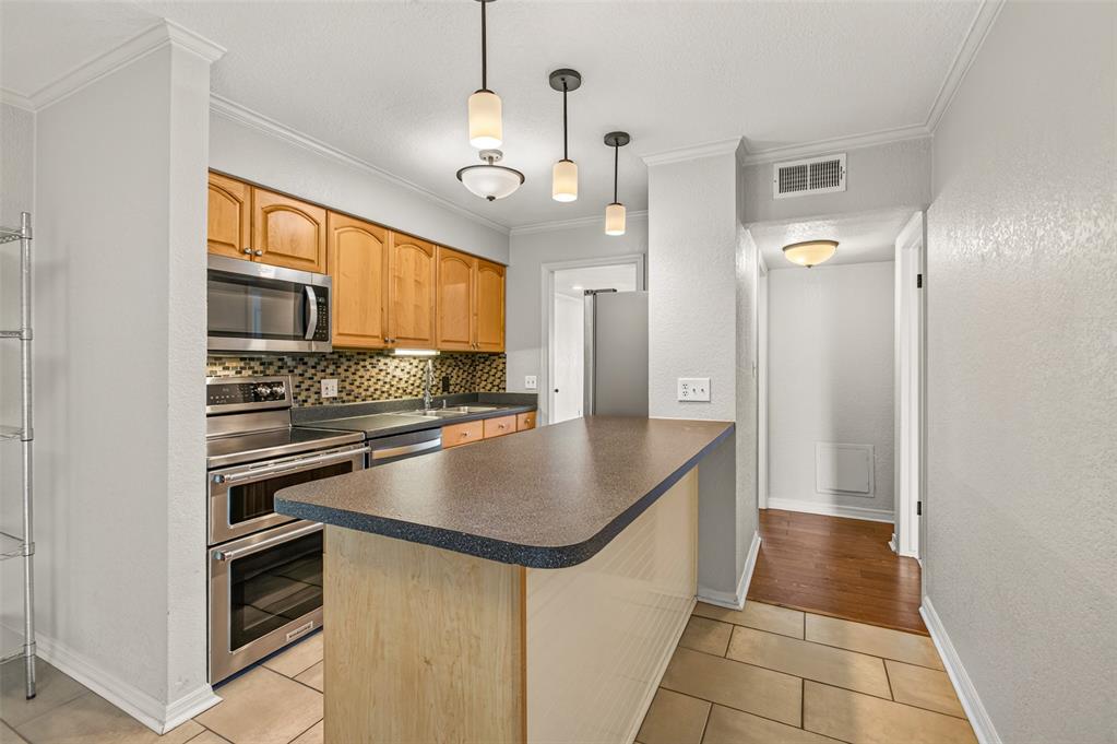 6100 N Brookline Avenue 14 Property Photo 7