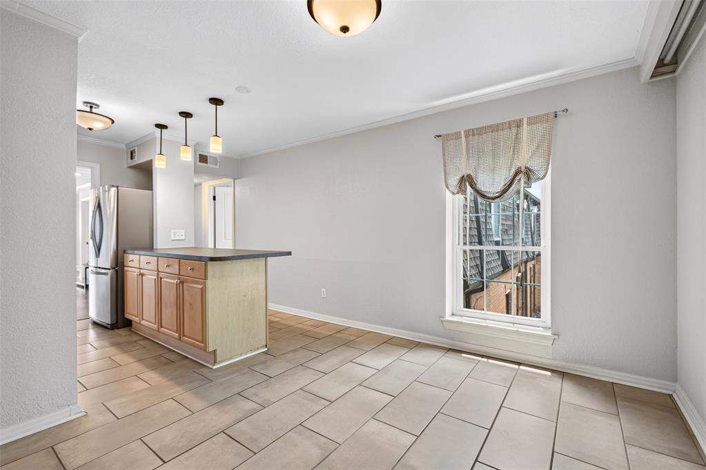 6100 N Brookline Avenue 14 Property Photo 10