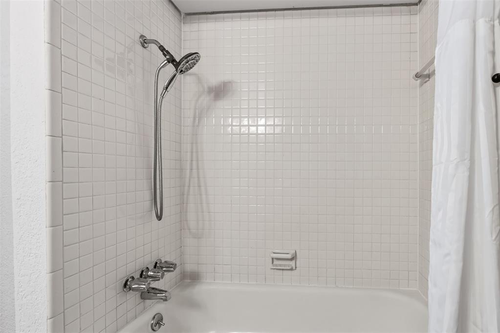 6100 N Brookline Avenue 14 Property Photo 17