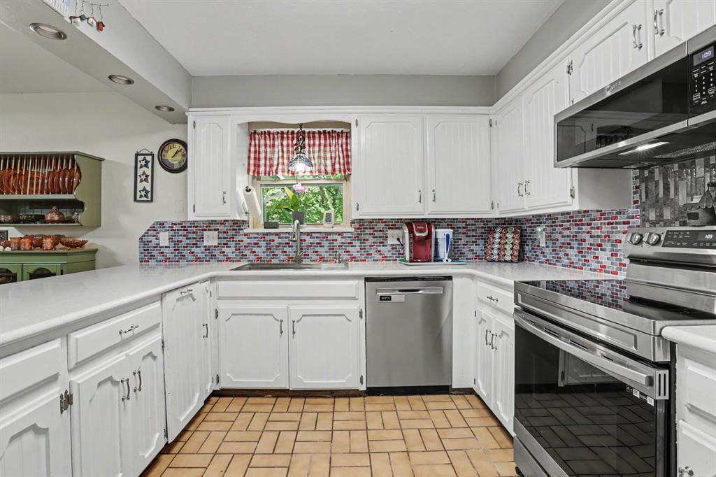 3950 W Charter Oak Road Property Photo 9