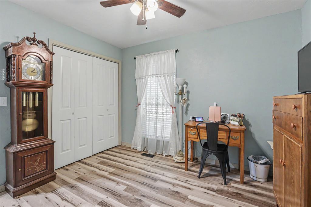 3950 W Charter Oak Road Property Photo 16