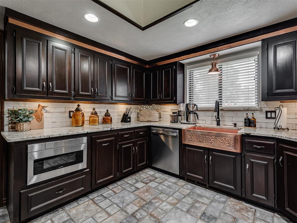 10913 Abbeywood Property Photo 14