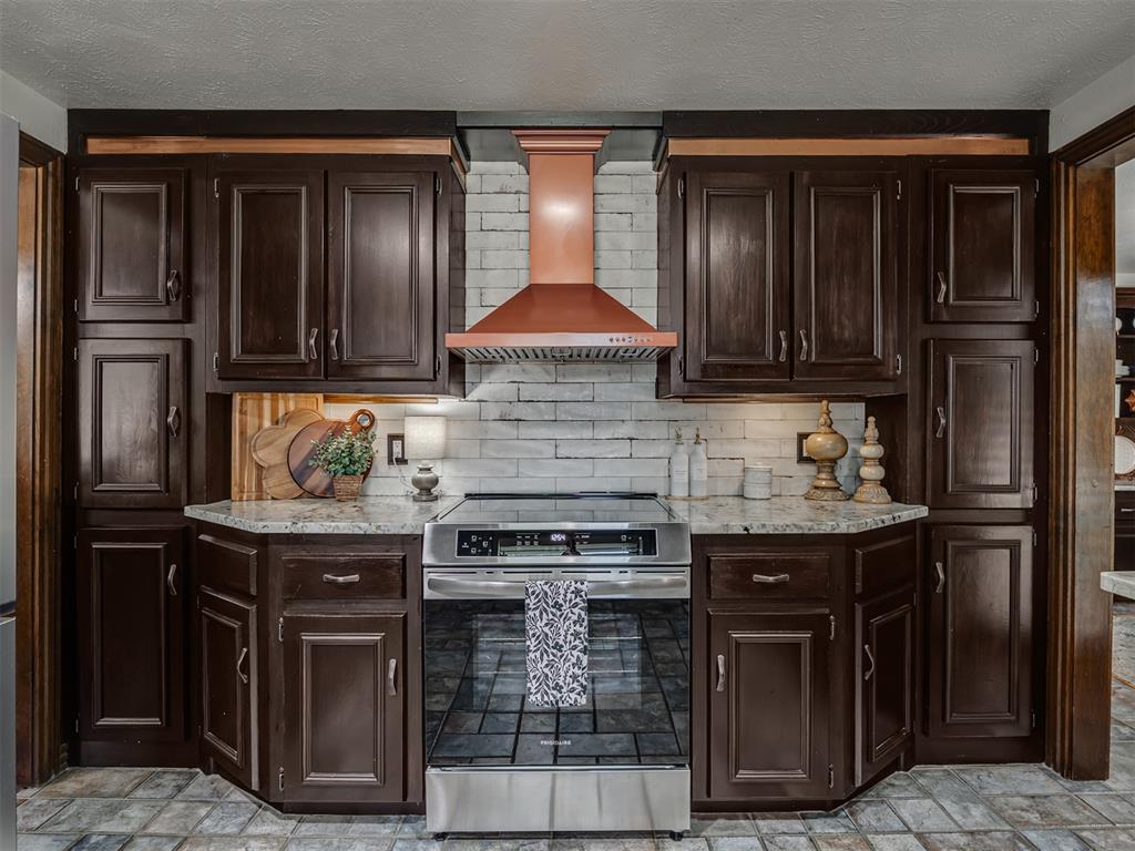 10913 Abbeywood Property Photo 18