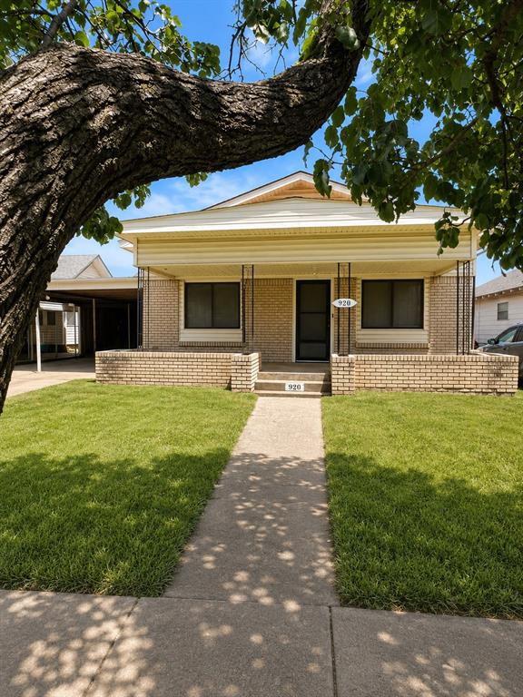920 E Maple Street Property Photo 1