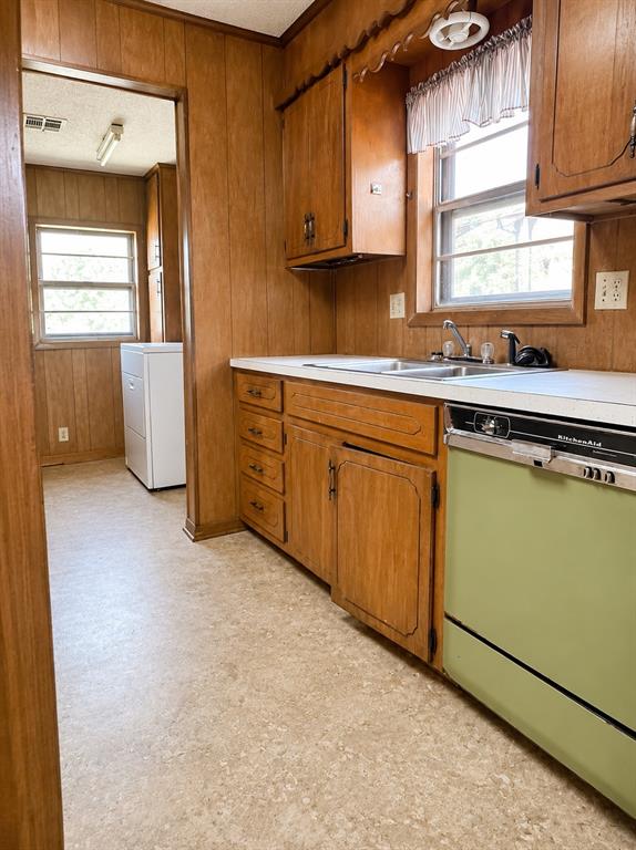 920 E Maple Street Property Photo 6