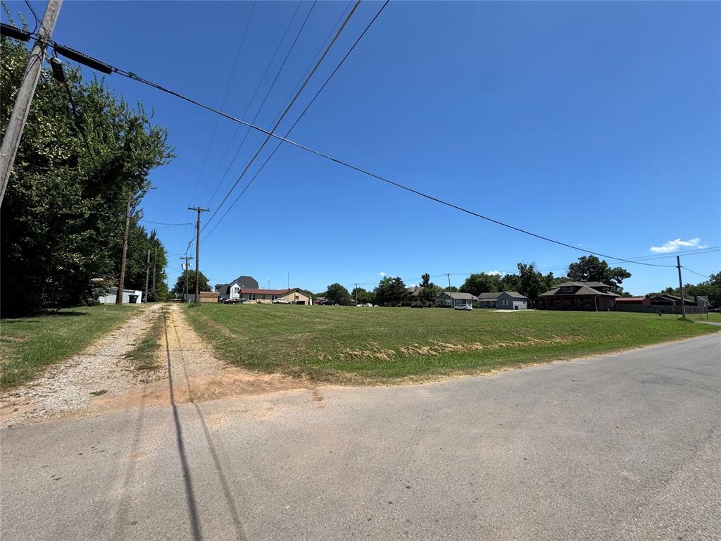 419 W 7th Street Property Photo 2