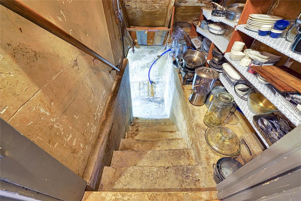 100 W 4th Street Property Photo 32
