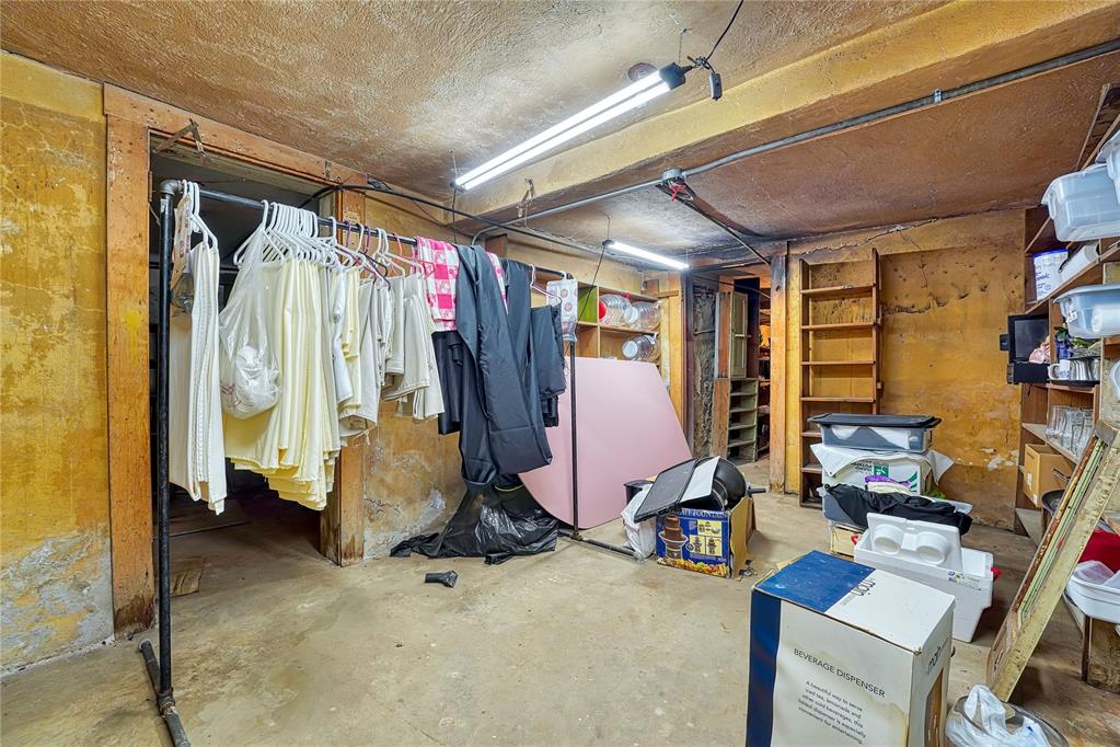 100 W 4th Street Property Photo 35