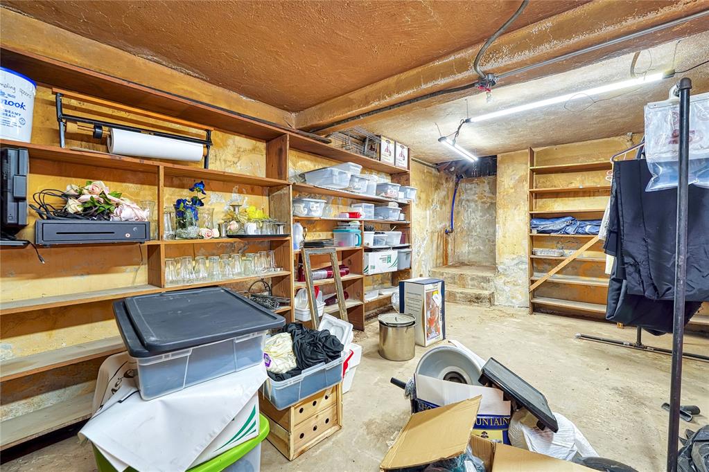 100 W 4th Street Property Photo 36
