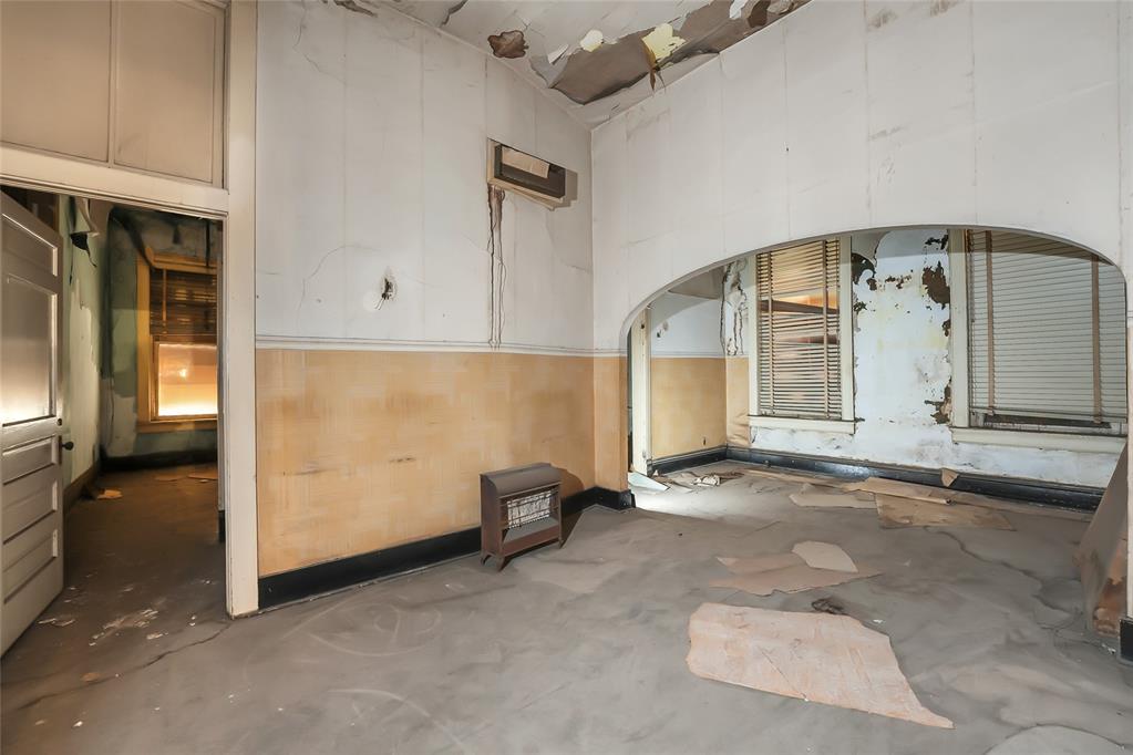 100 W 4th Street Property Photo 40