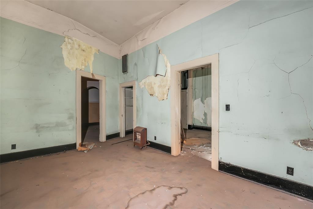 100 W 4th Street Property Photo 42