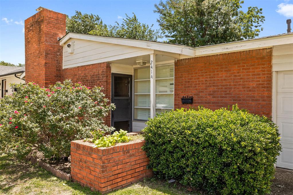 2414 Oxford Way Property Photo 3