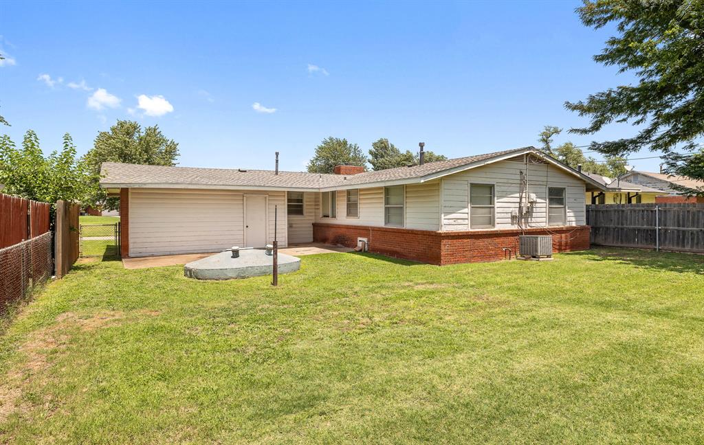 2414 Oxford Way Property Photo 4
