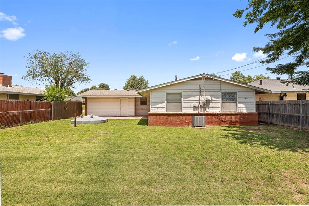 2414 Oxford Way Property Photo 5