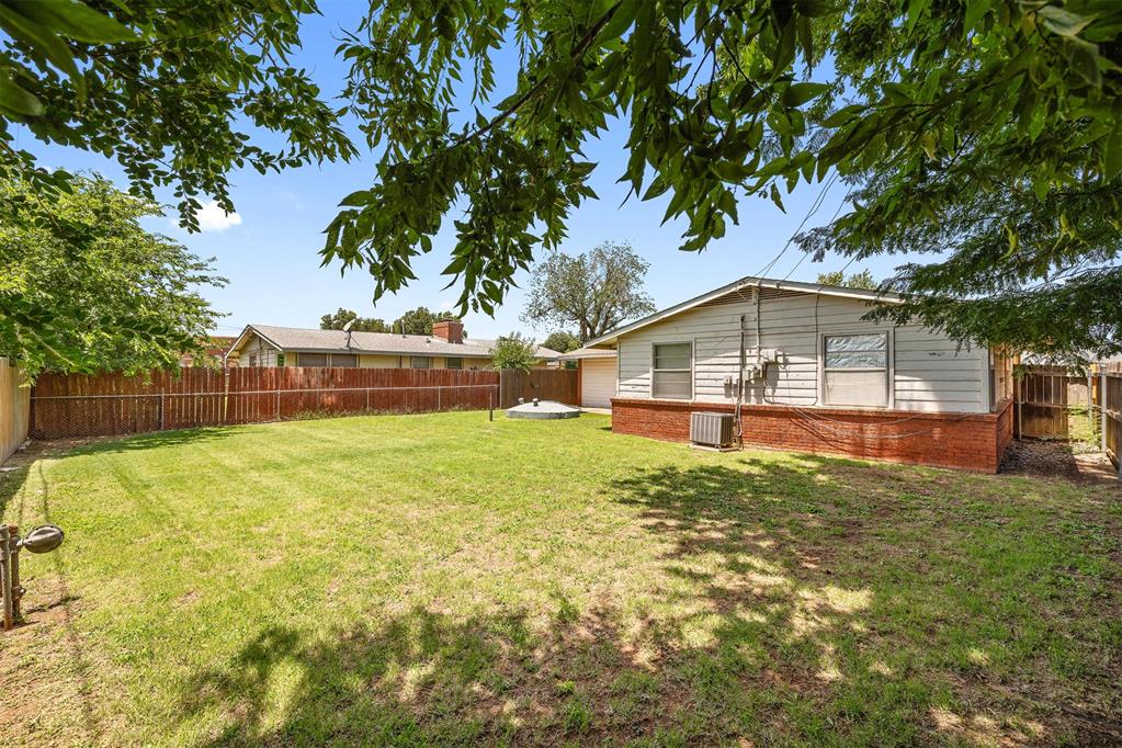 2414 Oxford Way Property Photo 6