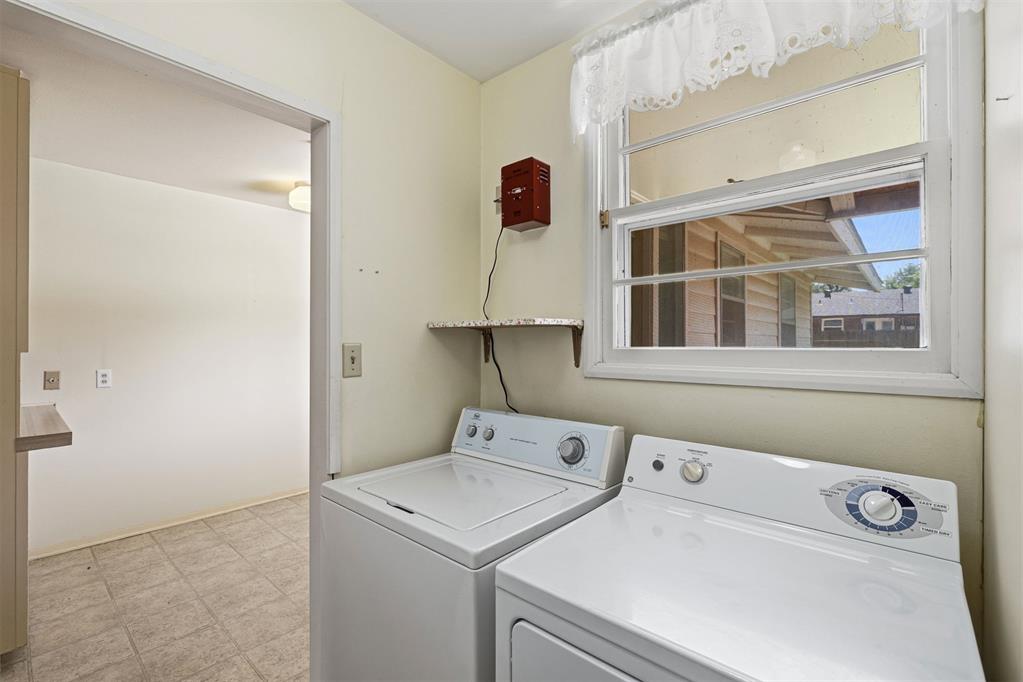 2414 Oxford Way Property Photo 19