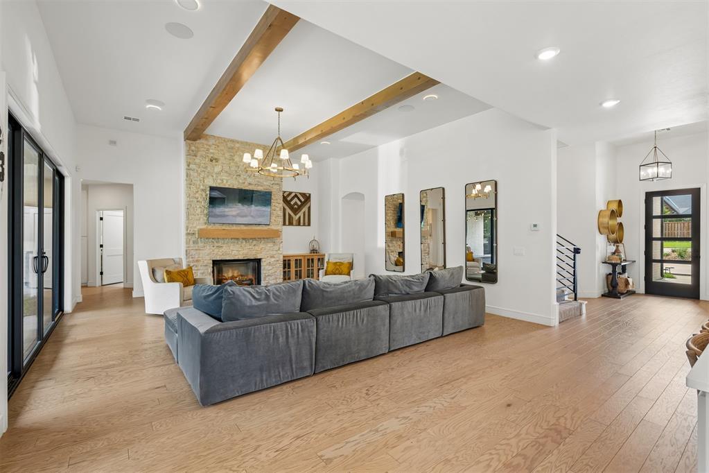 5008 Water Oak Way Property Photo 4