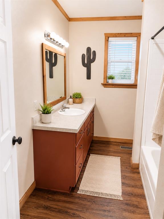 2201 E 56th Street Property Photo 10