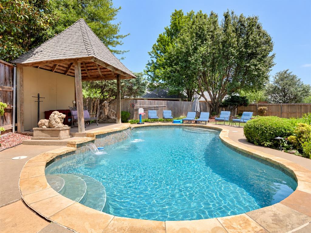 12504 Shire Lane Property Photo 4