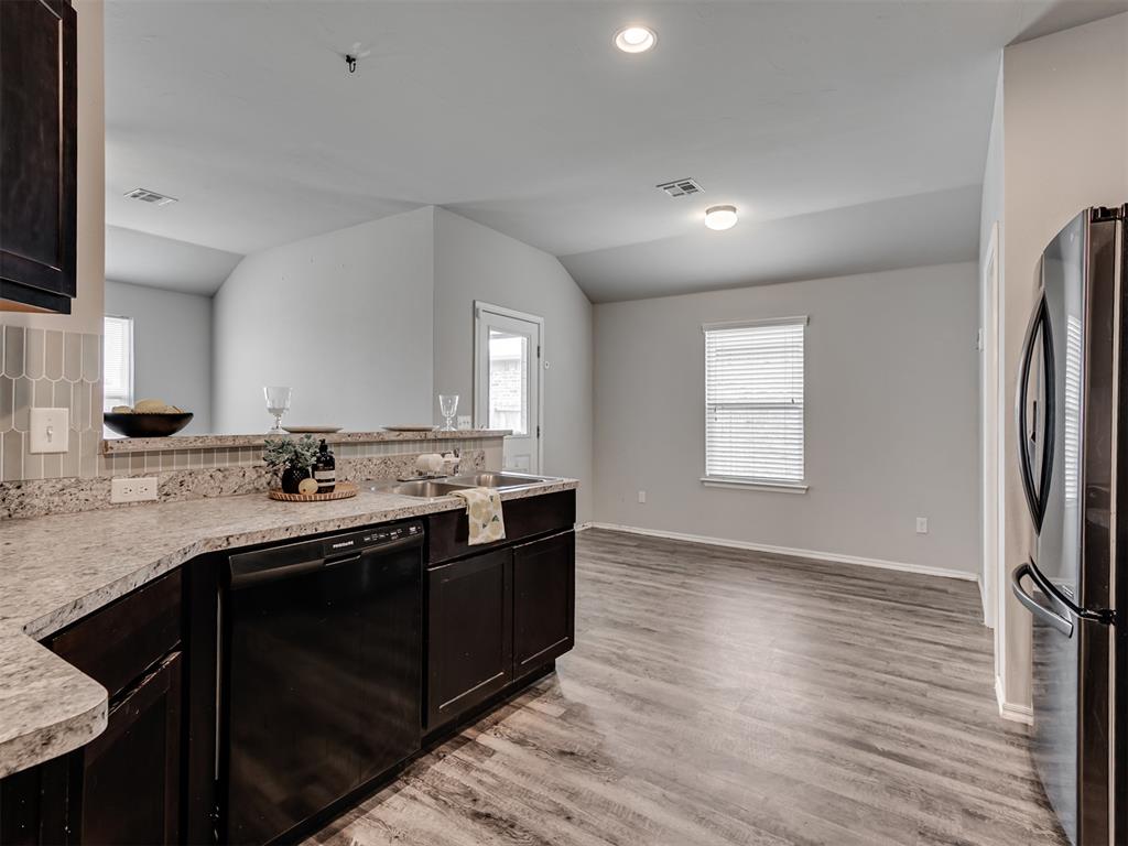 2009 Bosc Drive Property Photo 12
