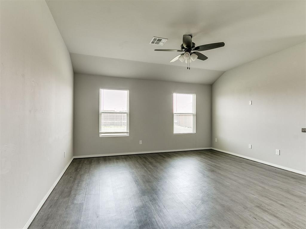 488 Fox Den Street Property Photo 4