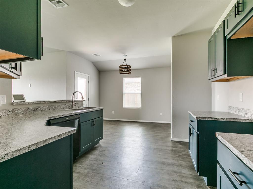 488 Fox Den Street Property Photo 7
