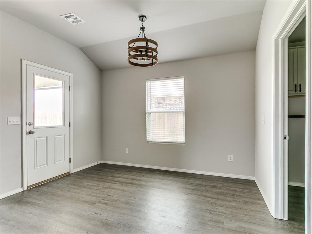 488 Fox Den Street Property Photo 8