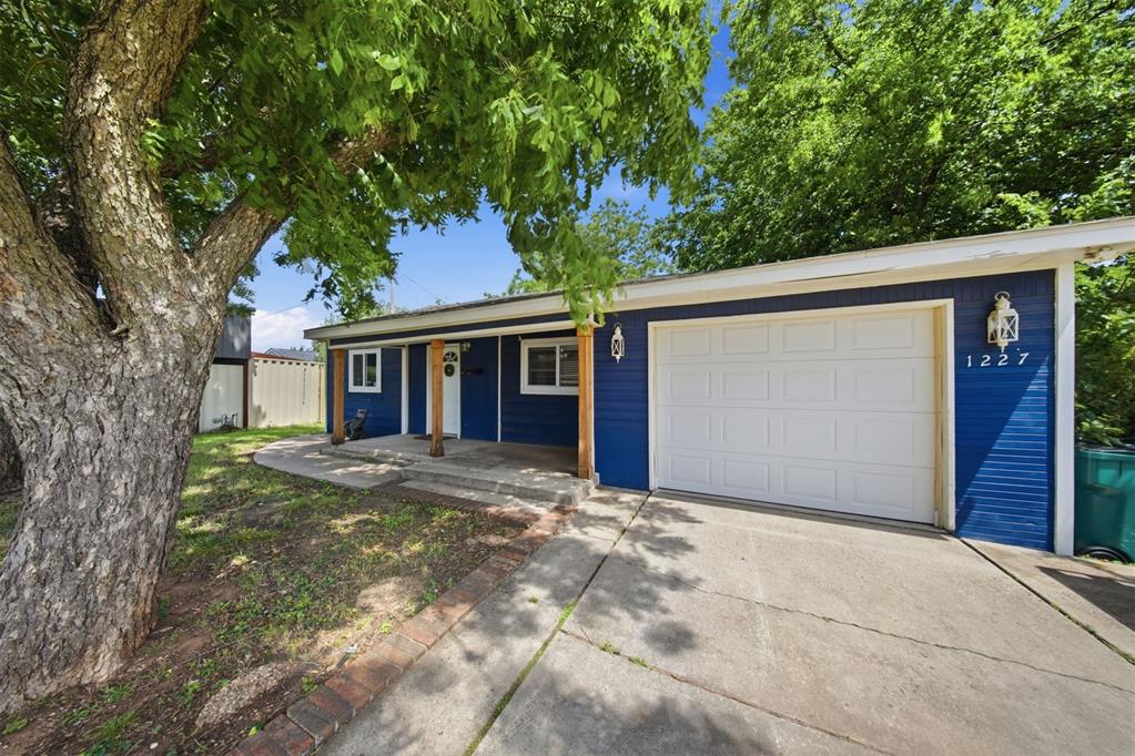 1227 Nw 96th Street Property Photo 3