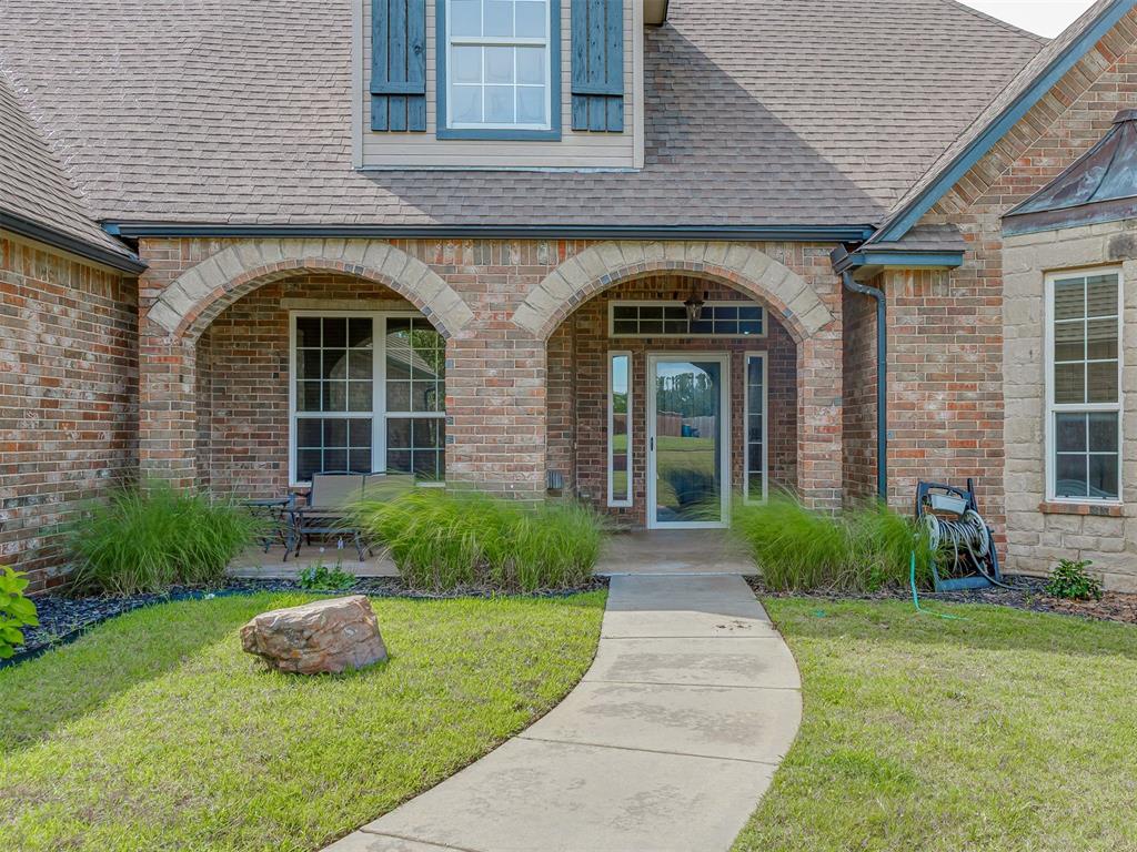 935 Silver Chase Drive Property Photo 3