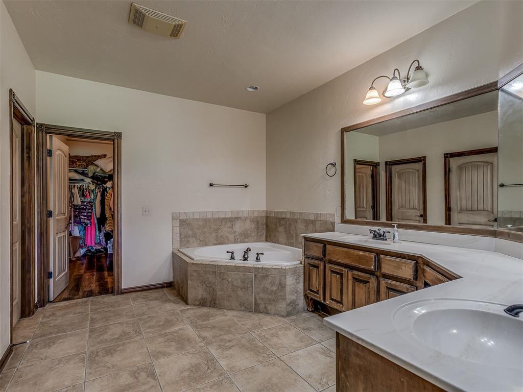 935 Silver Chase Drive Property Photo 18