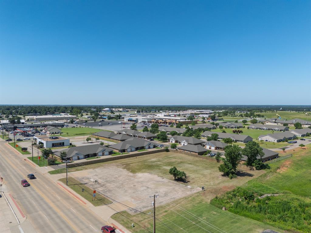 1718 N Kickapoo Avenue Property Photo 3