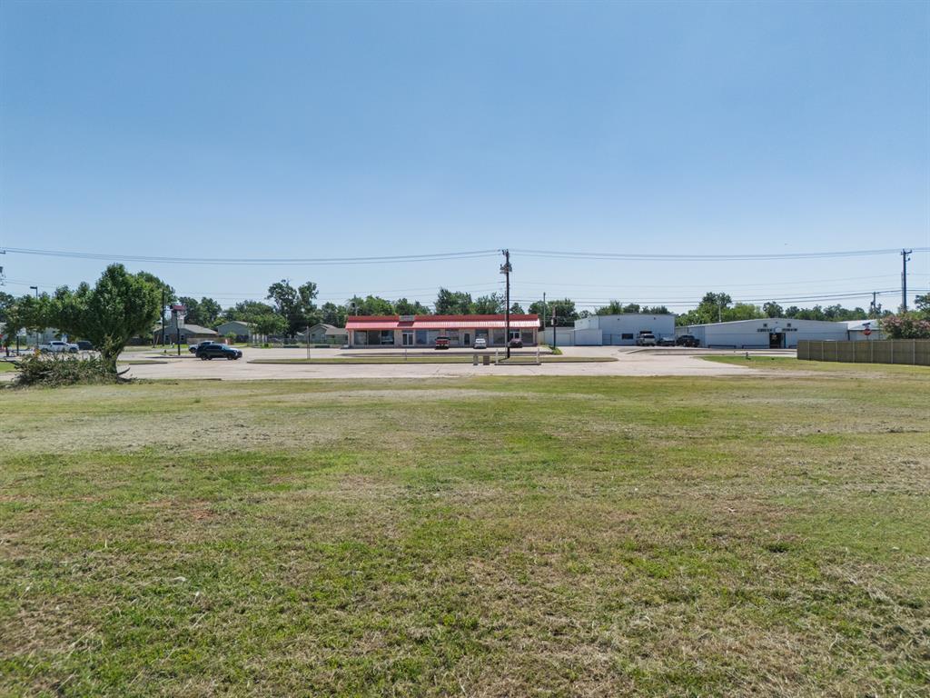 1718 N Kickapoo Avenue Property Photo 12