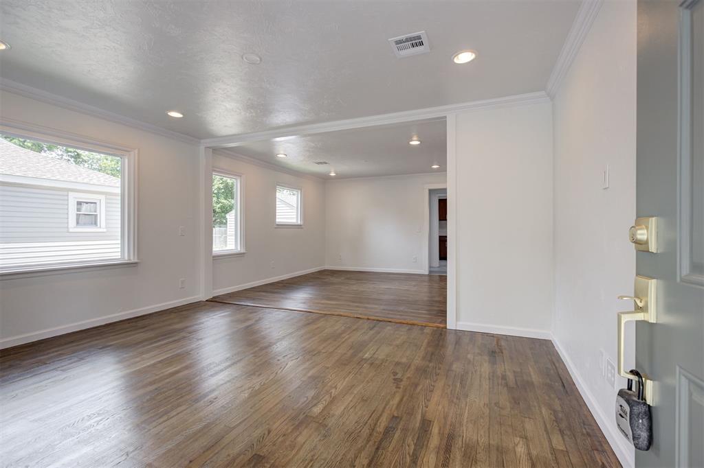 1119 W Eufaula Drive Property Photo 6