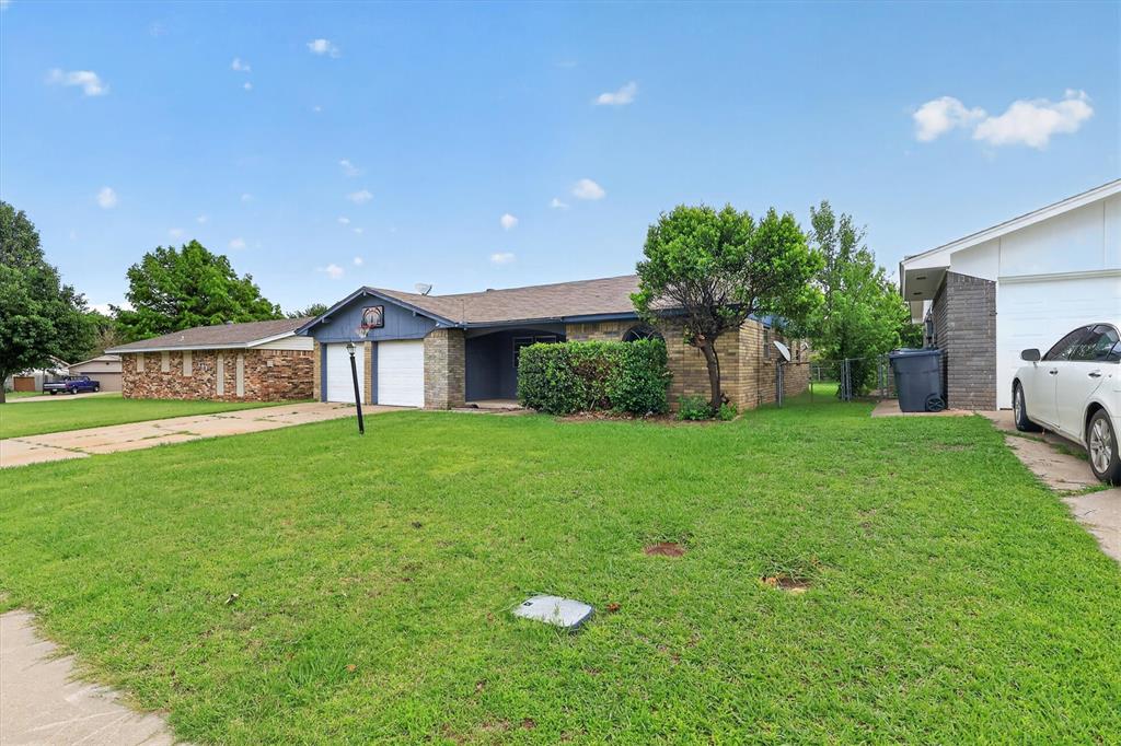 811 Ridgeway Drive Property Photo 2