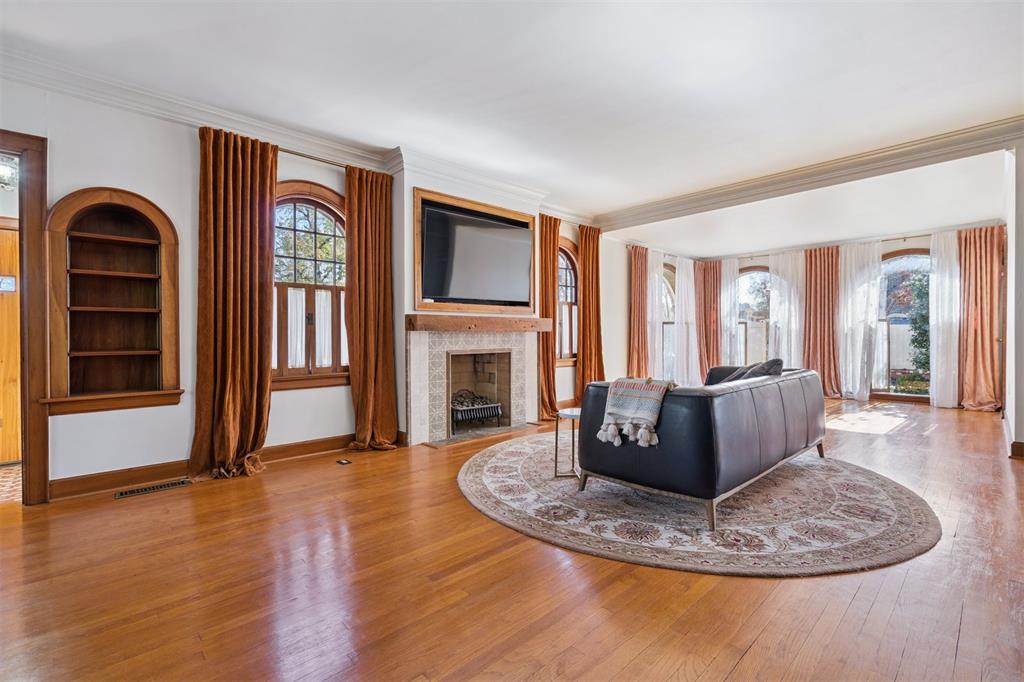 1928 N Broadway Avenue Property Photo 5