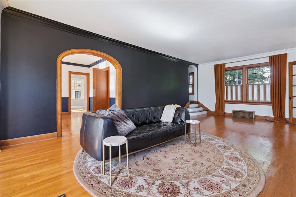 1928 N Broadway Avenue Property Photo 6