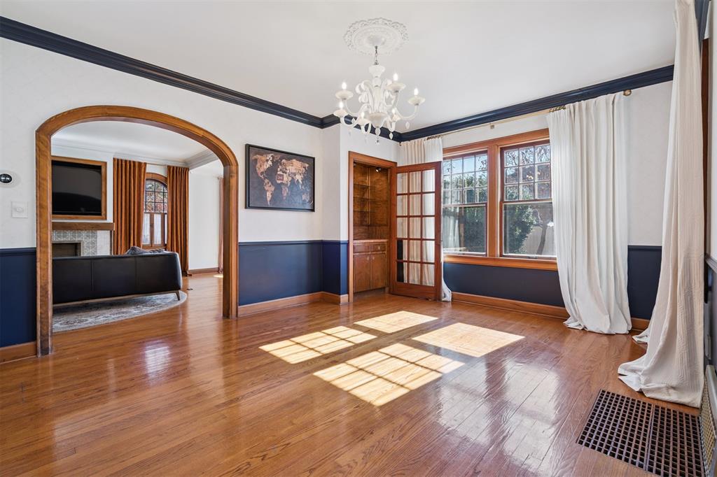 1928 N Broadway Avenue Property Photo 8