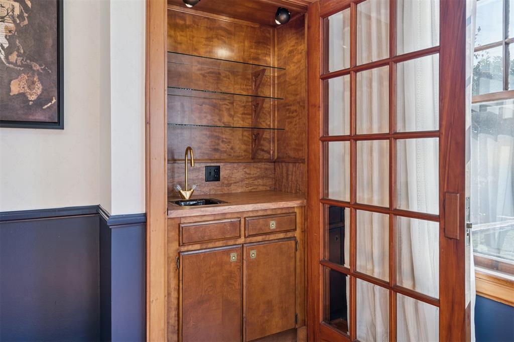 1928 N Broadway Avenue Property Photo 9