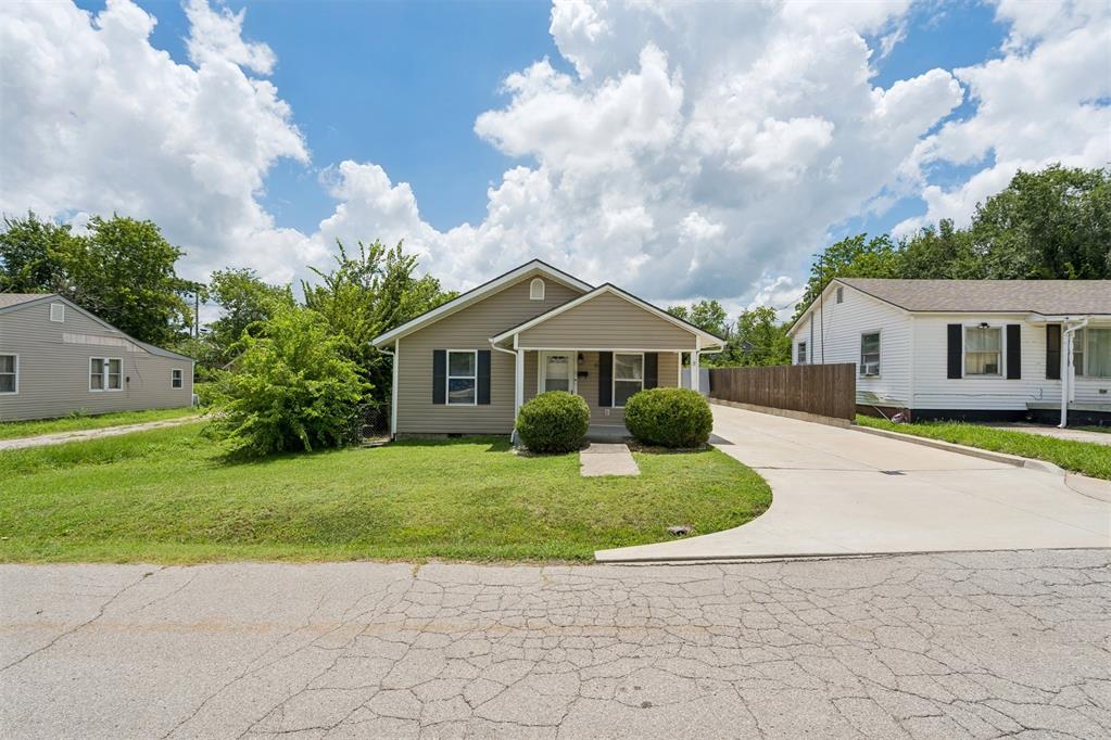 11 W Pulaski Street Property Photo 2