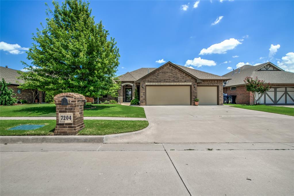 7204 Stinchcomb Drive Property Photo 1