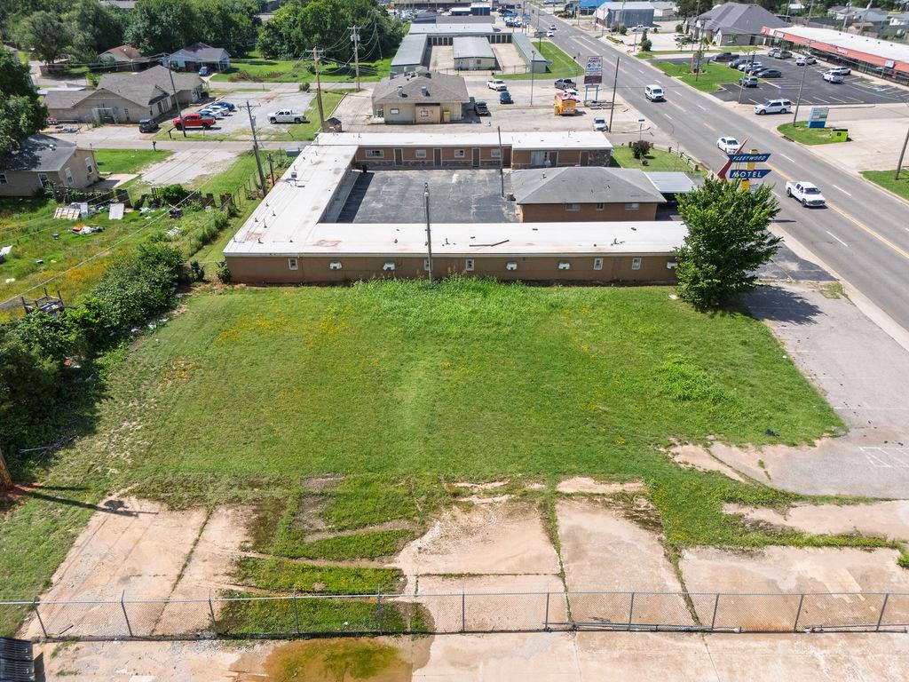 1225 N Harrison Avenue Property Photo 17