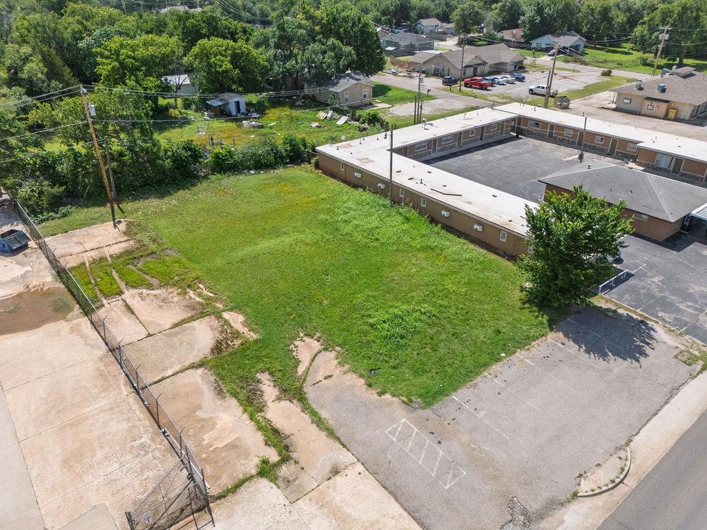 1225 N Harrison Avenue Property Photo 18