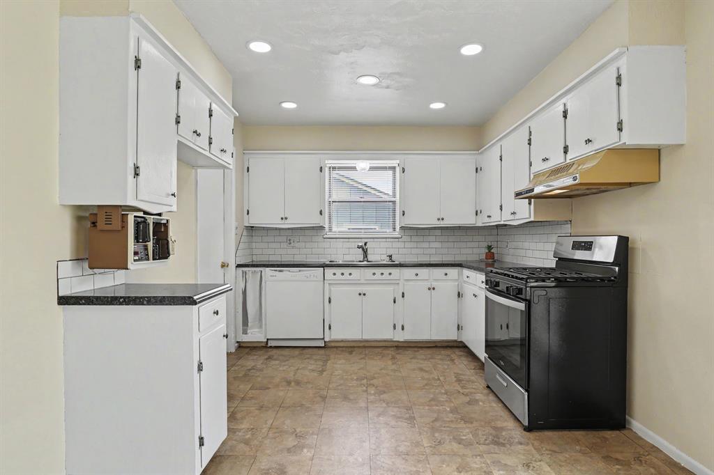 1724 Serenade Drive Property Photo 3