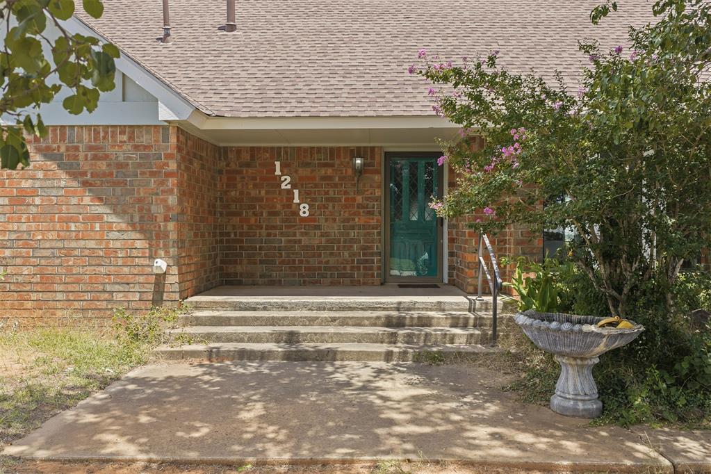 1218 Ridgewood Drive Property Photo 2